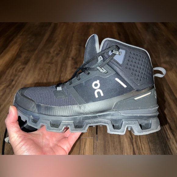 Women’s Size 9 On Cloud On Running Waterproof Trail Winter Boots. - Picture 10 of 14